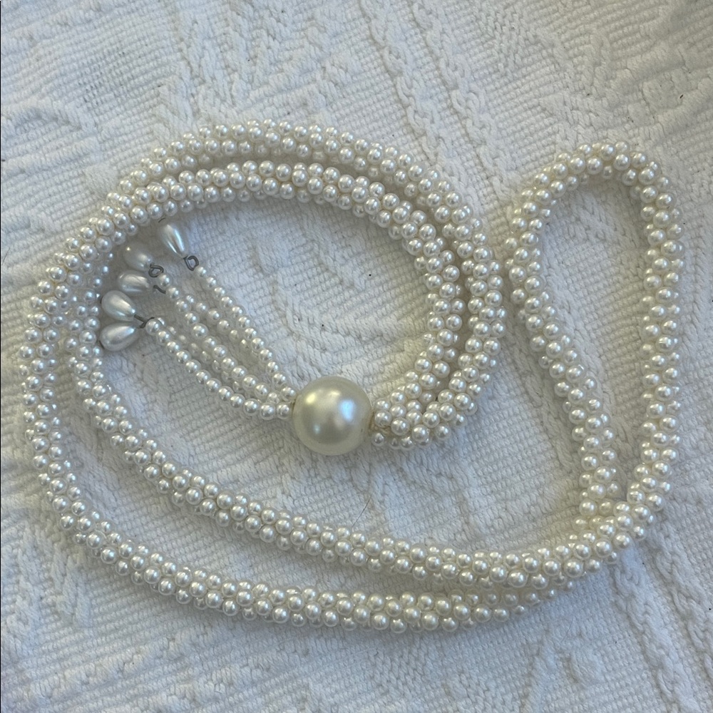 Elegant Pearl Necklace with Tassel